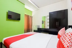 D'Waru Homestay Syariah near Jl Slamet Riyadi Mitra RedDoorz - Room
