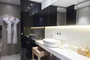 Alexandra Barcelona Hotel, Curio Collection by Hilton - Salle de bain