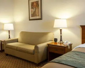 Comfort Inn & Suites Harrisonville - Rum