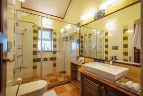Raven's Nest - Bathroom