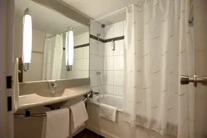 ibis 3 Lacs Neuchâtel - Badeværelse