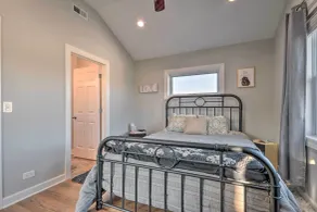 Chicago Condo w/ Balcony: Walk to CTA Stations! - Parte interna