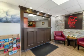 Red Roof Inn & Suites Swansea - Resepsjon