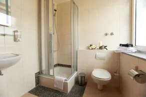 Atomis Hotel Düsseldorf City - Bathroom