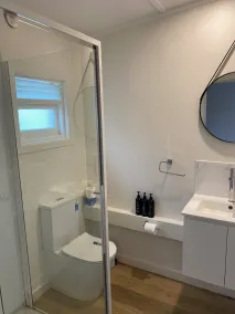 Bruny Island Escapes and Hotel Bruny - Bathroom