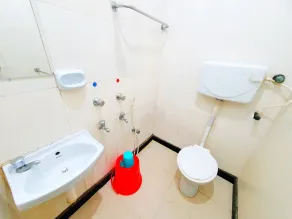 THE GREENS - Near Chennai Central Railway Station - Bathroom