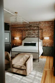 HATCHERY HOTEL & EVENT CENTER - Room
