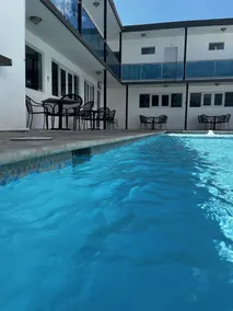 Douglas Highway Hotel - Piscina