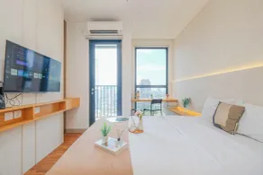 Stunning Studio at Ciputra World 2 Apartment By Travelio - Værelse