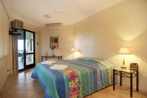 Mediterranean Beachfront Apartments - Chambre