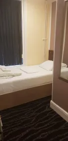 The Royal Windsor Hotel - Chambre