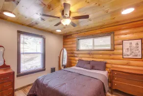 Pet-friendly Chattanooga Cabin w/ Hot Tub & Kayaks - Interni