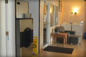 Adams Inn and Suites - Resepsjon
