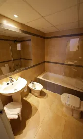 Apartamentos Esmeralda Suites Unitursa - Banheiro