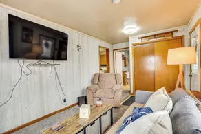Restaurant On-site: North Freedom Apt w/ Yard! - Innenbereich