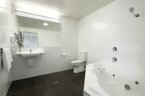 Mantra Hobart Airport - Badezimmer