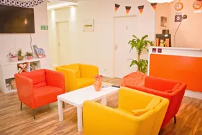 MAC City Hostel - Lobby sitting area