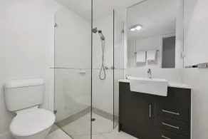 Quest Dandenong - Bathroom