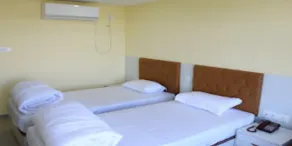 MeroStay 021 Hotel Ganga Sagar - Zimmer
