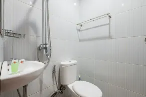 RedDoorz at Kerta Dalem Sidakarya Denpasar - Salle de bain