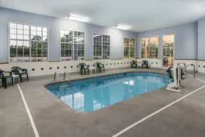 Super 8 by Wyndham Fayetteville - Pool