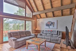 Black Hills Hideaway w/ Wraparound Deck & Hot Tub! - Innenbereich