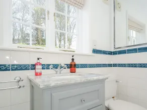 Quay House - Bathroom