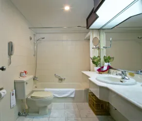 Yindo Jasper Hotel Zhuhai - Bathroom