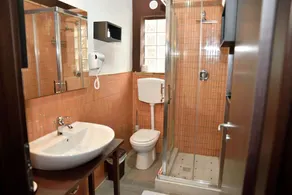 Bifarville Bed And Breakfast - Bathroom
