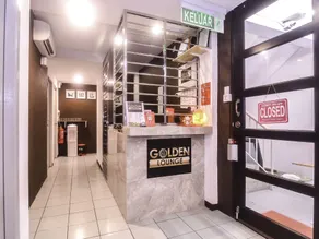 Super OYO 89465 Golden Lounge - Reception