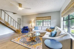 Cozy Eclectic Cabin w/ Lake Views & Shared Dock! - Innvendig