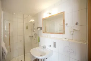 Neumaiers Landhotel - Badezimmer