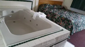 Norton Shores Inn - Bad