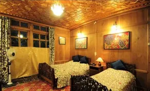 Yadgaar Houseboats - Camera
