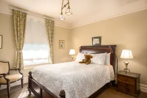 O Canada House Bed & Breakfast - Room