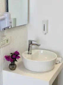 Geo & Art Boutique Hotel Himara - Chambre