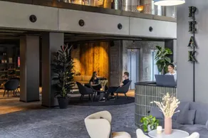 Peak 12 Hotel - Reception