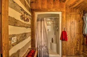 Numerous On-Site Trails: Earlysville Wooded Cabin - Interiør