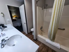 Ramada Bayside Inn & Suites Eureka - Salle de bain