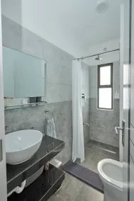 Sunset Escape Apartment Modern Spacious Two Bedroom in Tatu City - Badrum