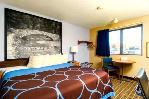 Super 8 by Wyndham Burlington - Chambre