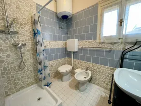 Townhouse with garden and shared pool - Badrum