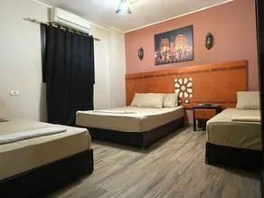 H100 Pyramids View - Room