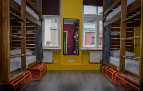 Naughty Squirrel Backpackers Hostel - Quarto