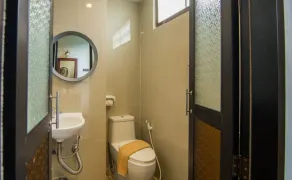 Blue Lagoon Hotel - Bathroom