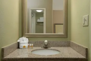 Days Inn by Wyndham Baltimore Inner Harbor - Salle de bain