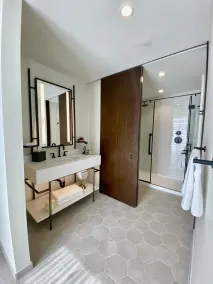 Canopy by Hilton Charlotte Southpark - Baño
