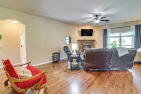 Trail Access + Patio: Peaceful Tulsa Area Retreat - Interni