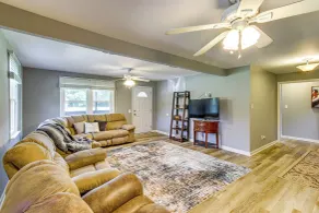 2 Mi to Shops & Eats: Family Home in Donalsonville - Interiør