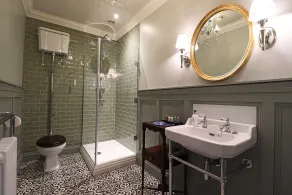 The Georgian Swansea - Bathroom